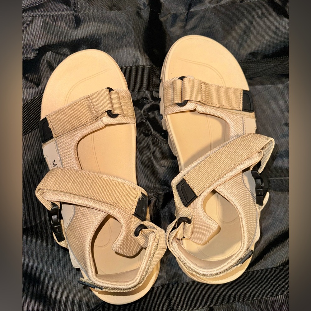 NWT MEGNYA Mens Comfortable Walking Sandals, Soft Sports Hiking Sandals